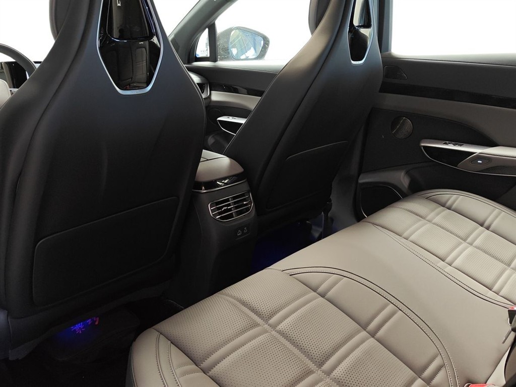 Hongqi EHS7 EL Exclusive 344HK 5d Aut. - Image 11