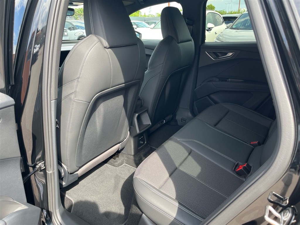 Audi Q4 45 E-tron S Line Edition Quattro 286HK 5d Aut. - Image 10
