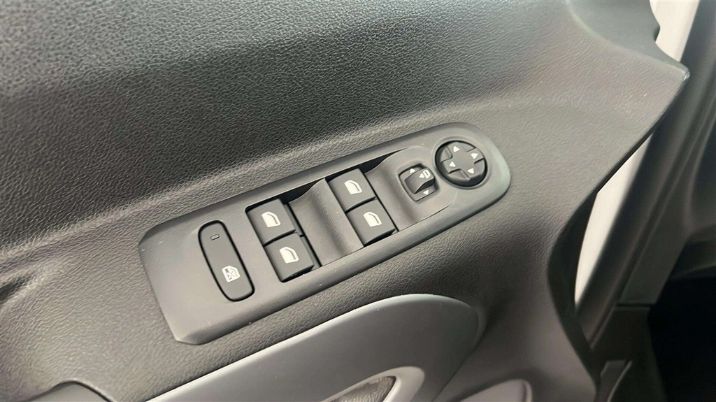 Citroën e-Berlingo EL VTR Sport XL 136HK Aut. - Image 12