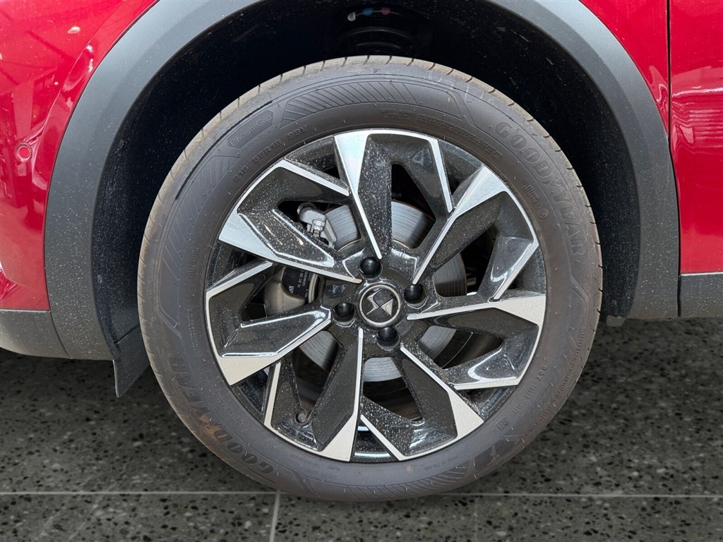 DS DS3 Crossback E-Tense Opera 156HK 5d Aut. - Image 3
