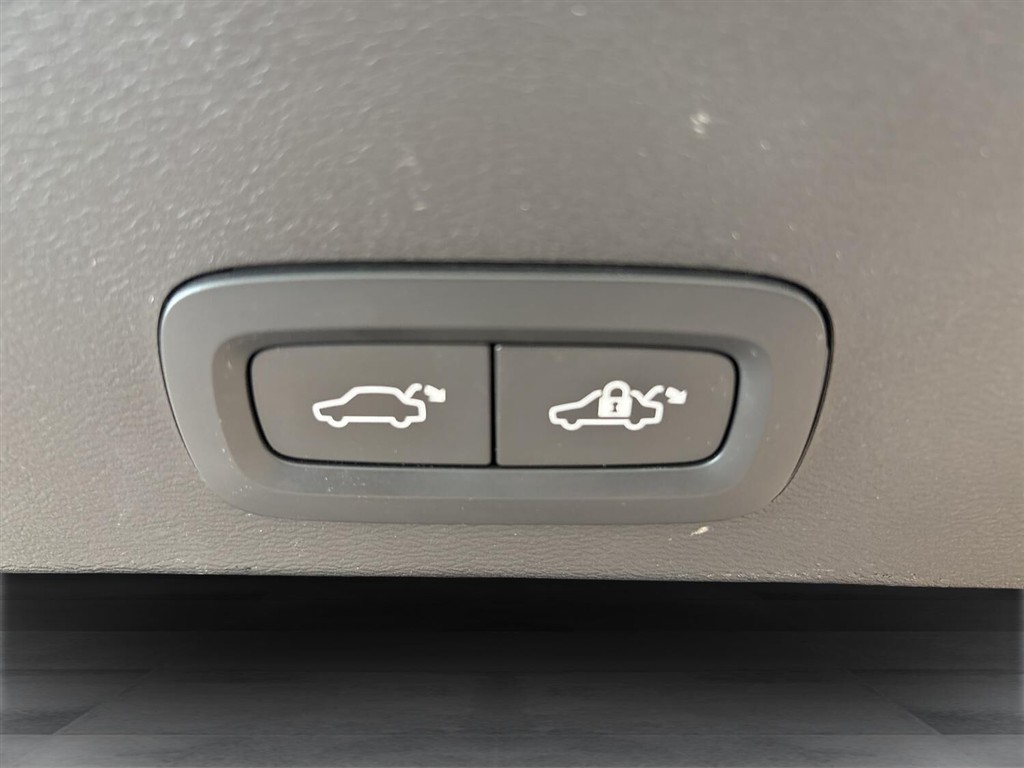 Volvo XC40 P6 Recharge Ultimate 231HK 5d Aut. - Image 9