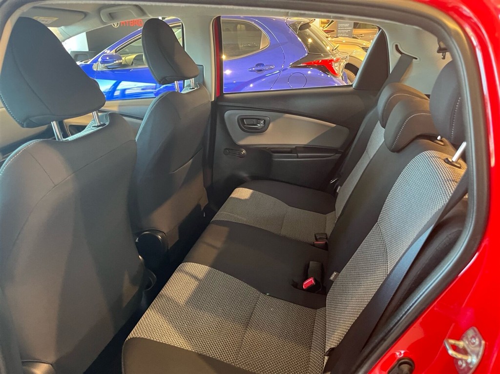 Toyota Yaris 1,5 Hybrid H2 E-CVT 100HK 5d Trinl. Gear - Image 6