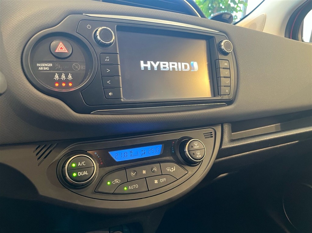 Toyota Yaris 1,5 Hybrid H2 E-CVT 100HK 5d Trinl. Gear - Image 9