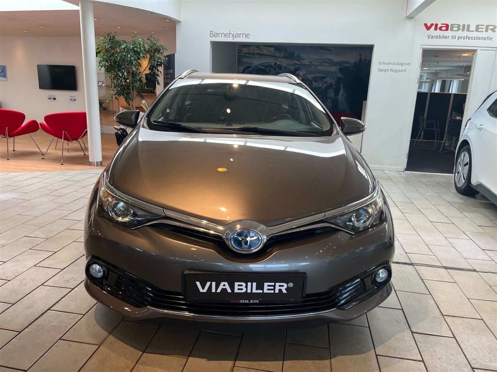 Toyota Auris Touring Sports 1,8 Hybrid H2 Comfort 136HK Stc Aut. - Image 2