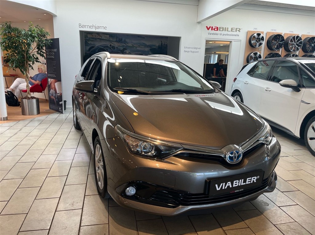 Toyota Auris Touring Sports 1,8 Hybrid H2 Comfort 136HK Stc Aut. - Image 3
