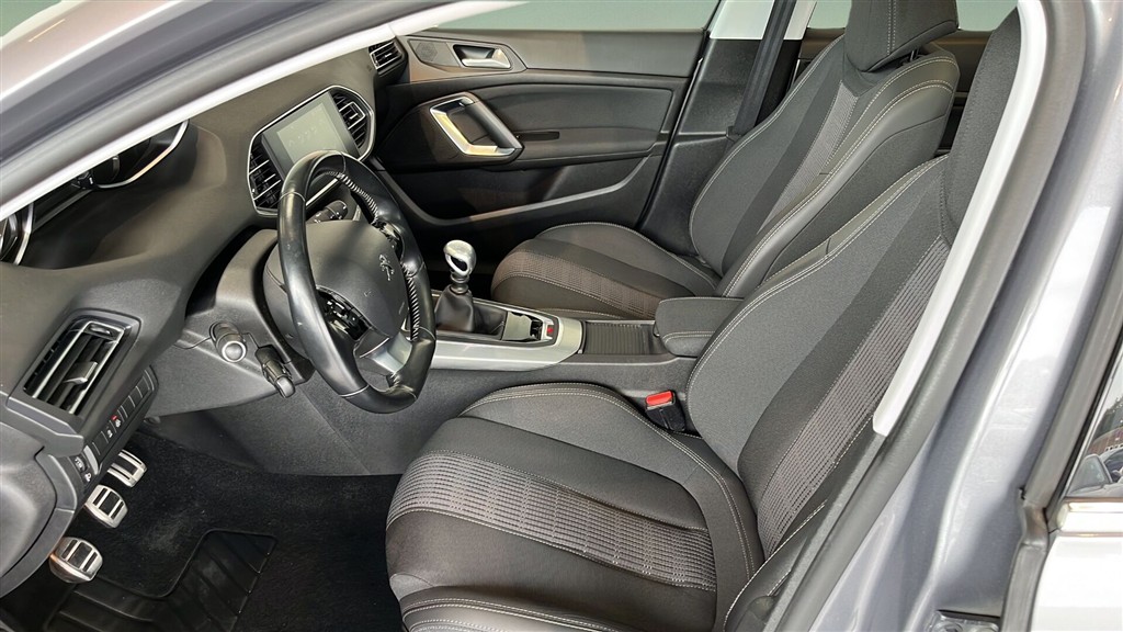 Peugeot 308 1,2 e-THP Selection Sky 130HK 5d - Image 6