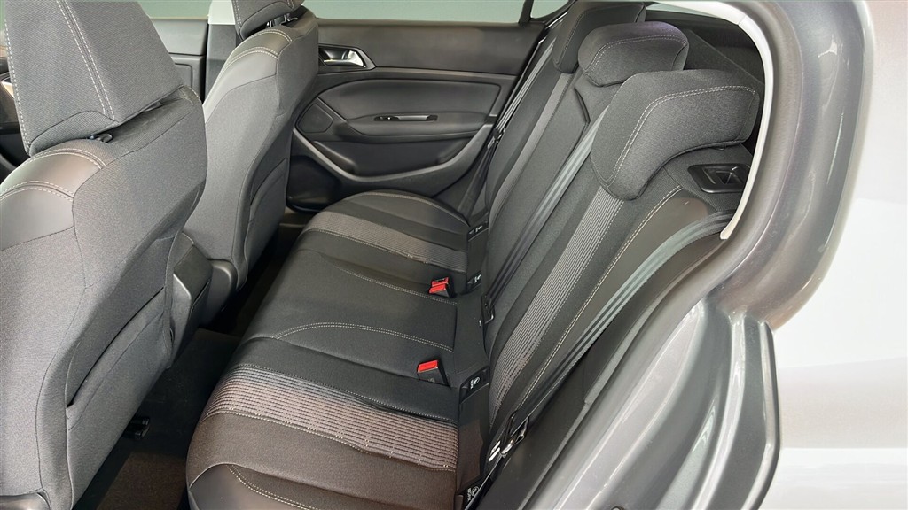 Peugeot 308 1,2 e-THP Selection Sky 130HK 5d - Image 7