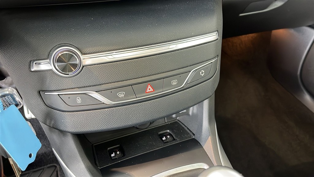 Peugeot 308 1,2 e-THP Selection Sky 130HK 5d - Image 10