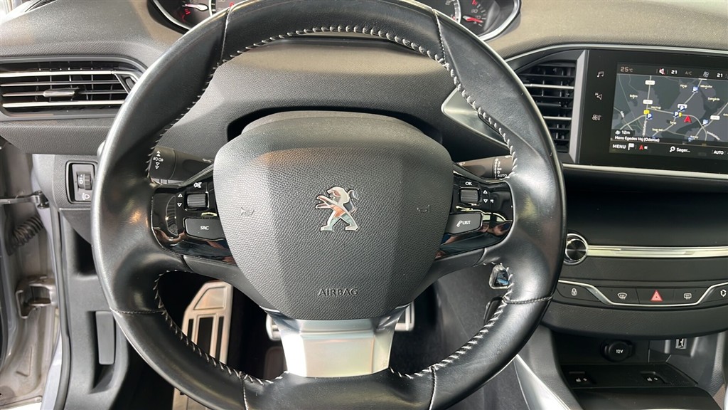 Peugeot 308 1,2 e-THP Selection Sky 130HK 5d - Image 13