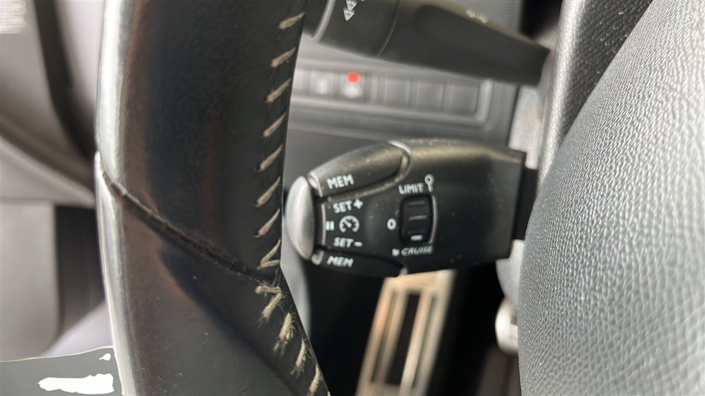 Peugeot 308 1,2 e-THP Selection Sky 130HK 5d - Image 14