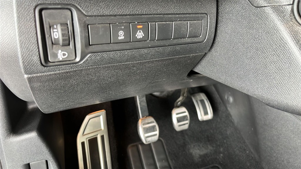 Peugeot 308 1,2 e-THP Selection Sky 130HK 5d - Image 15