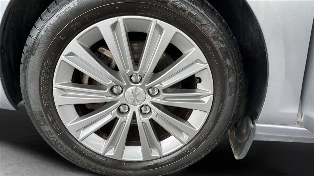 Peugeot 308 1,2 e-THP Selection Sky 130HK 5d - Image 17