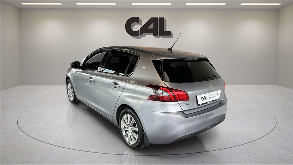 Peugeot 308 1,2 e-THP Selection Sky 130HK 5d - Image 3