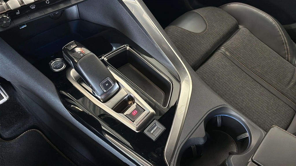 Peugeot 3008 1,6 e-THP GT Line 165HK 5d 6g Aut. - Image 9
