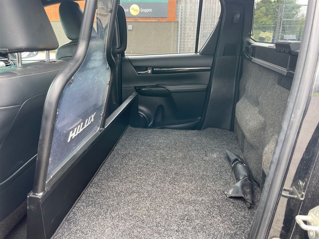 Toyota HiLux Dobb.Kab. 2,4 D-4D Anniversary Edition 4x4 150HK DobKab Aut. - Image 22