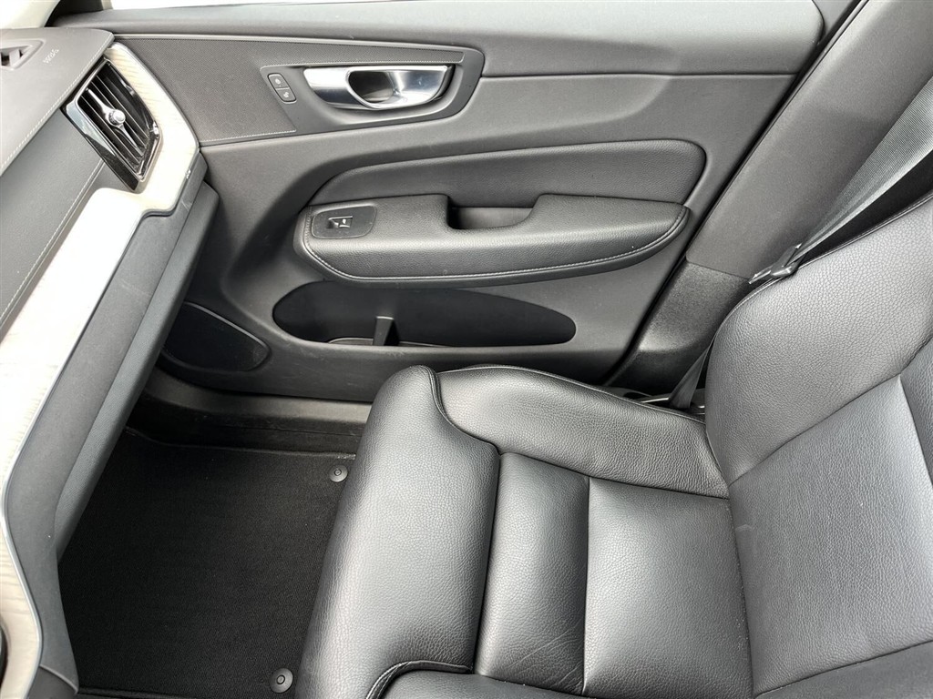 Volvo XC60 2,0 B4 Inscription 197HK 5d 8g Aut. - Image 18