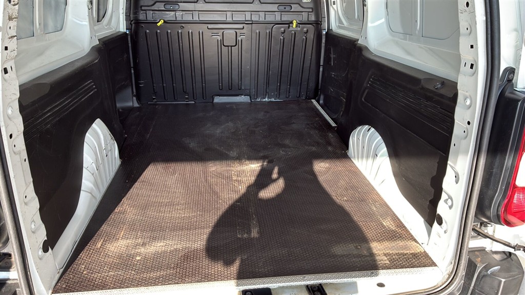 Peugeot Partner L2 V2 1,5 BlueHDi Plus 100HK Van - Image 15