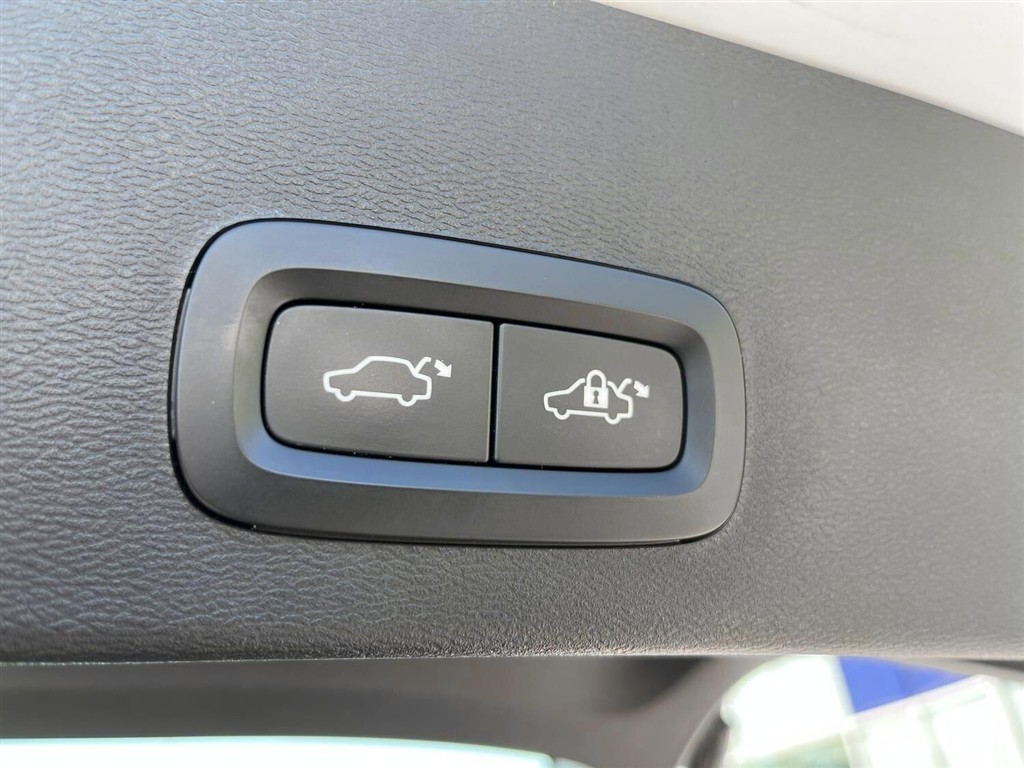 Volvo XC40 1,5 T5 Twin Engine Plugin-hybrid R-design 262HK 5d 7g Aut. - Image 17