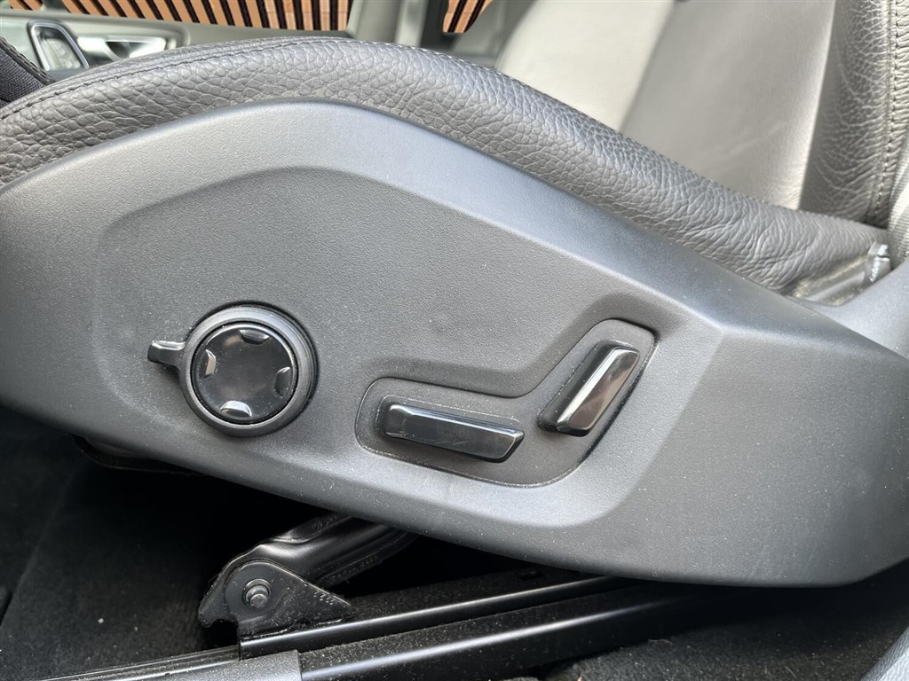 Volvo XC60 2,0 T6 Recharge Plugin-hybrid Ultimate AWD 350HK 5d 8g Aut. - Image 14