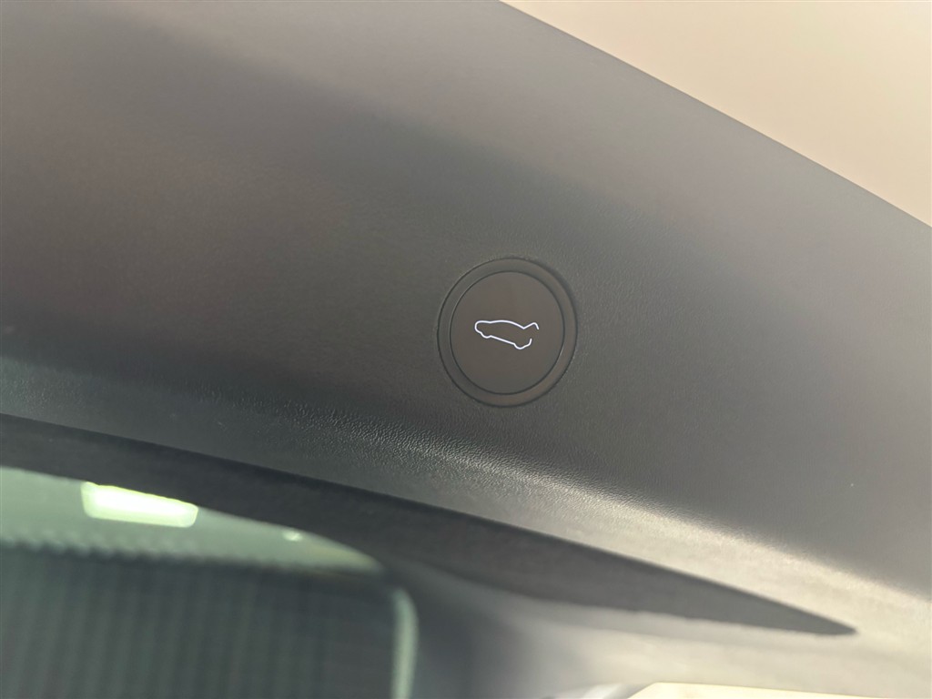 Tesla Model Y EL Long Range AWD 514HK 5d Aut. - Image 8