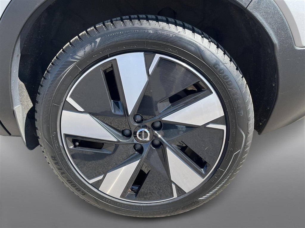 Volvo XC40 Recharge Extended Range Ultimate 252HK 5d Aut. - Image 9
