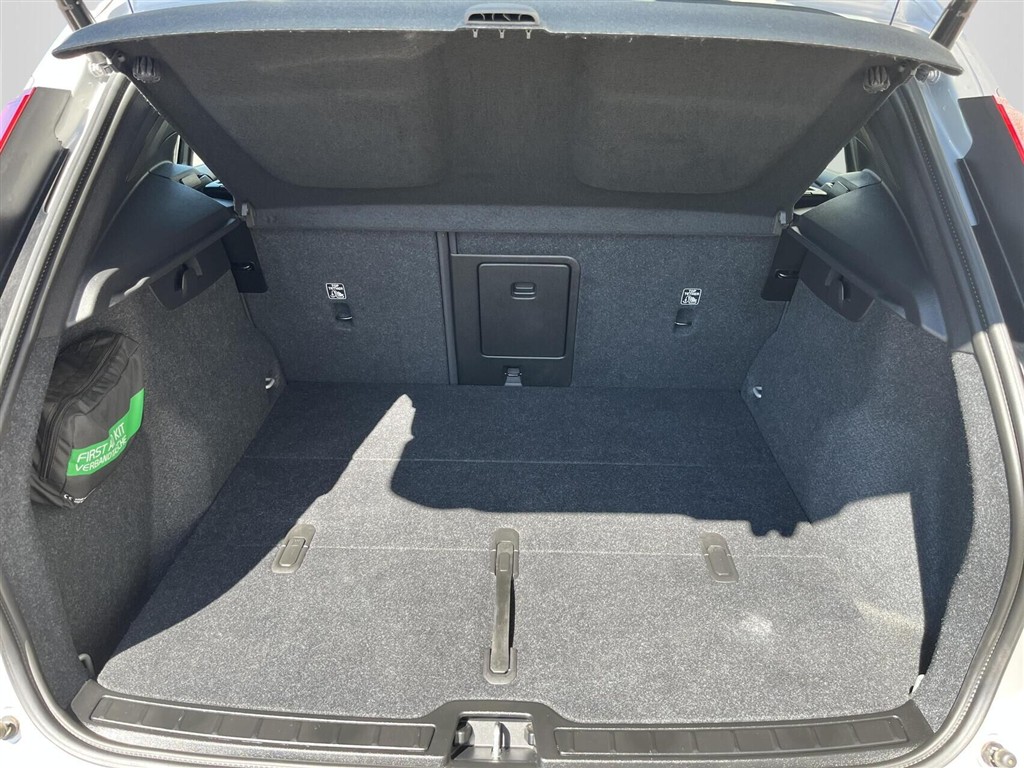 Volvo XC40 Recharge Extended Range Ultimate 252HK 5d Aut. - Image 10