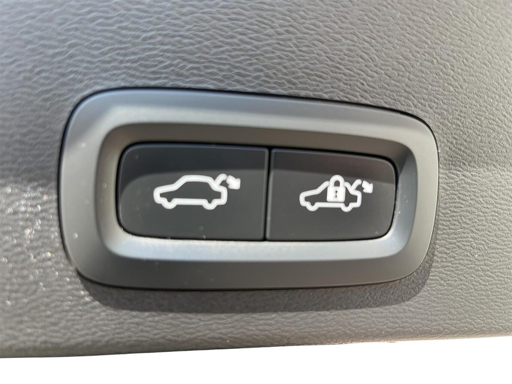 Volvo XC40 Recharge Extended Range Ultimate 252HK 5d Aut. - Image 11
