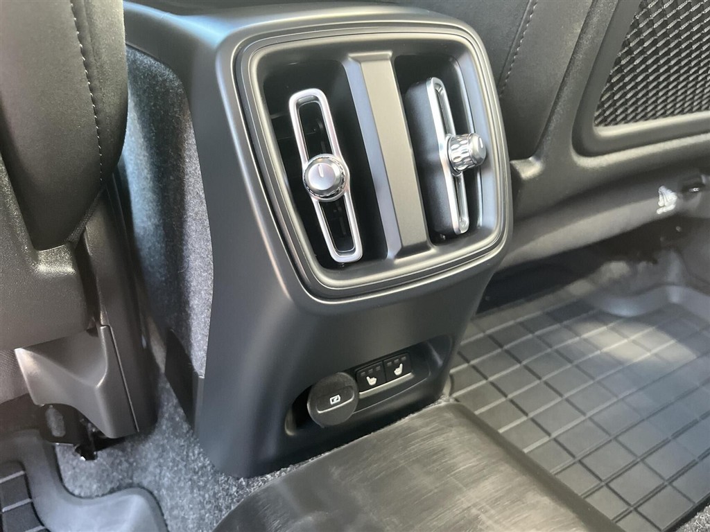 Volvo XC40 Recharge Extended Range Ultimate 252HK 5d Aut. - Image 12