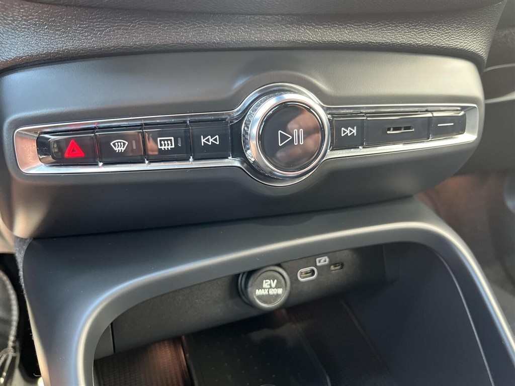 Volvo XC40 Recharge Extended Range Ultimate 252HK 5d Aut. - Image 18