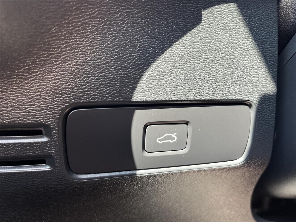 Volvo XC40 Recharge Extended Range Ultimate 252HK 5d Aut. - Image 22