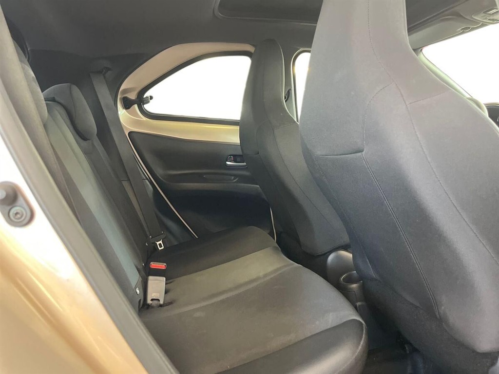 Toyota Aygo X 1,0 VVT-I Air Envy 72HK 5d - Image 10