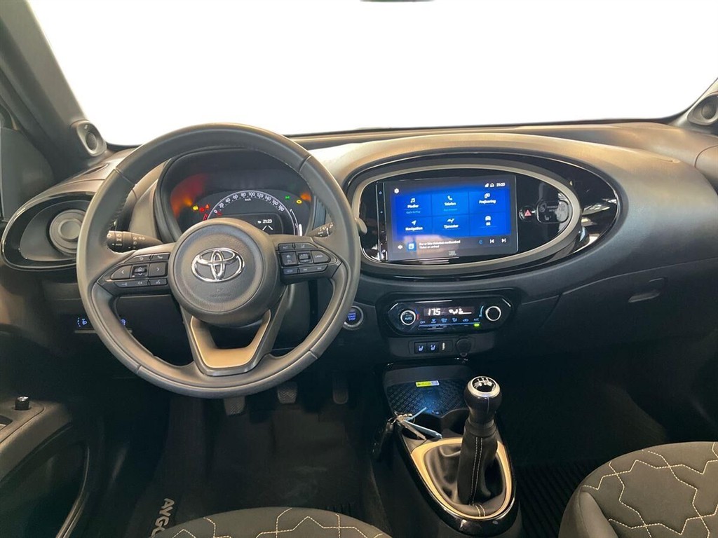 Toyota Aygo X 1,0 VVT-I Air Envy 72HK 5d - Image 11