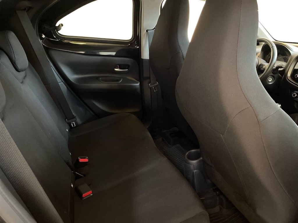 Toyota Aygo X 1,0 VVT-I Active 72HK 5d - Image 16