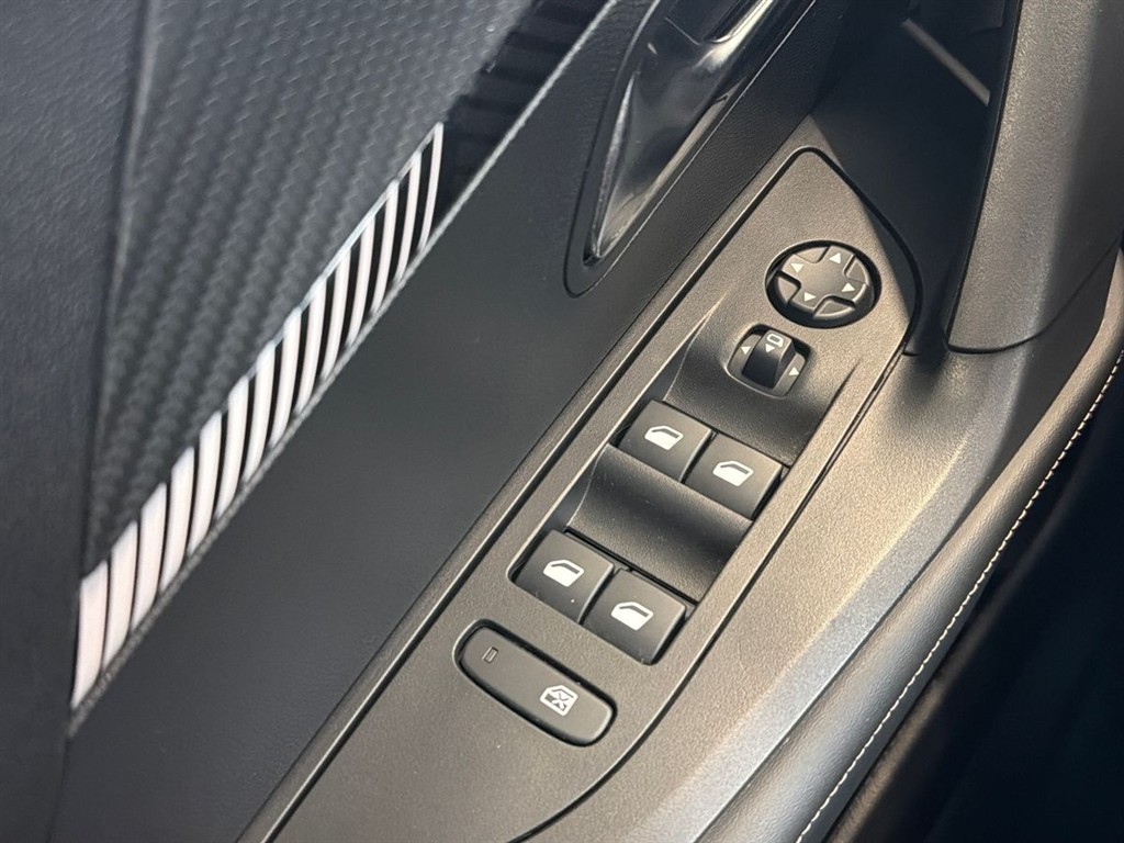 Peugeot 2008 1,2 PureTech Allure EAT8 130HK 5d 8g Aut. - Image 17