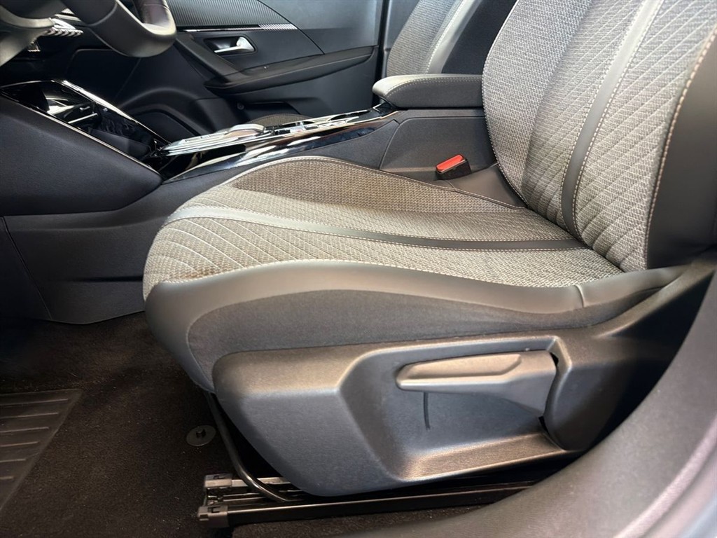 Peugeot 2008 1,2 PureTech Allure EAT8 130HK 5d 8g Aut. - Image 18
