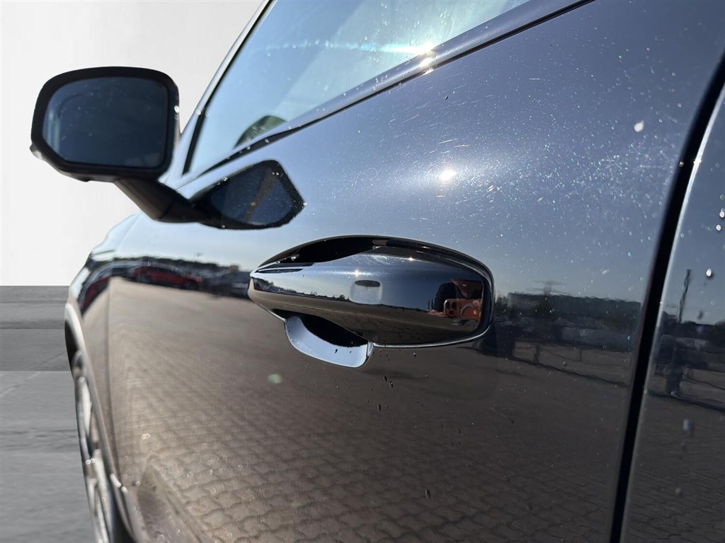 Volvo XC40 Recharge Extended Range Ultimate 252HK 5d Aut. - Image 10