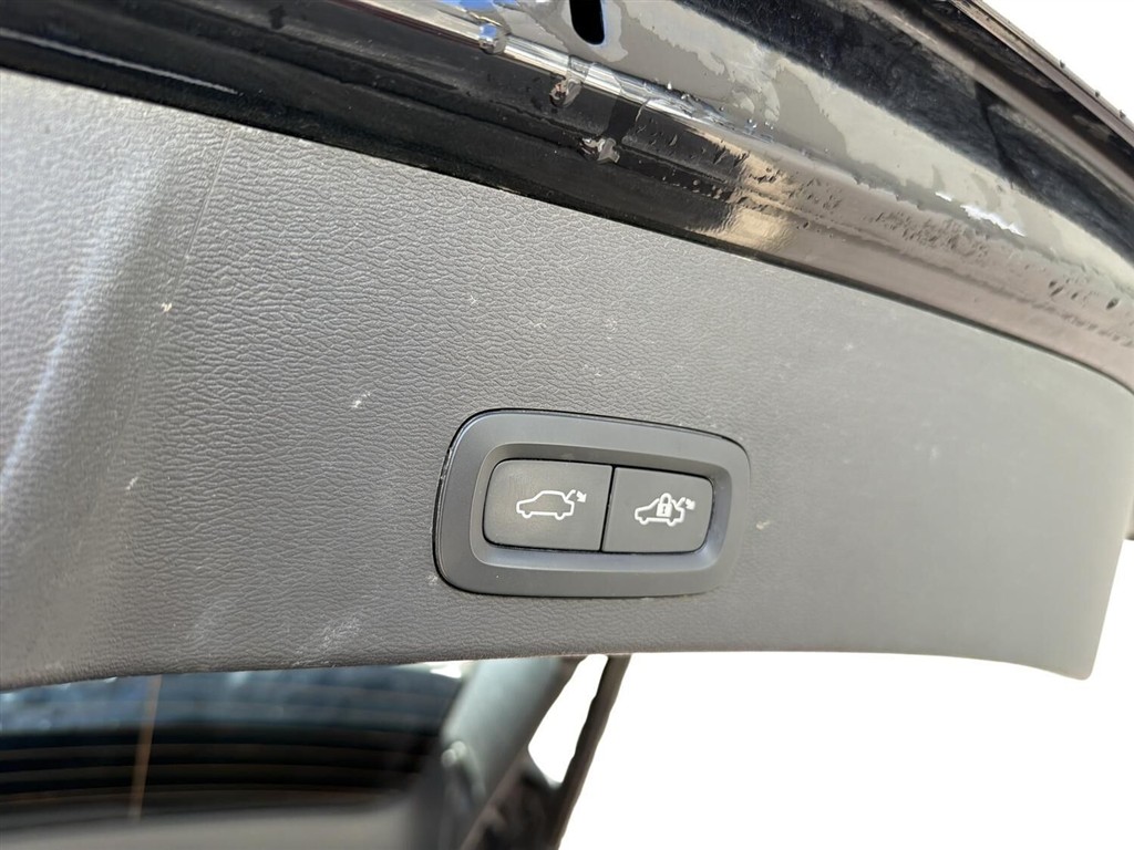 Volvo XC40 Recharge Extended Range Ultimate 252HK 5d Aut. - Image 12