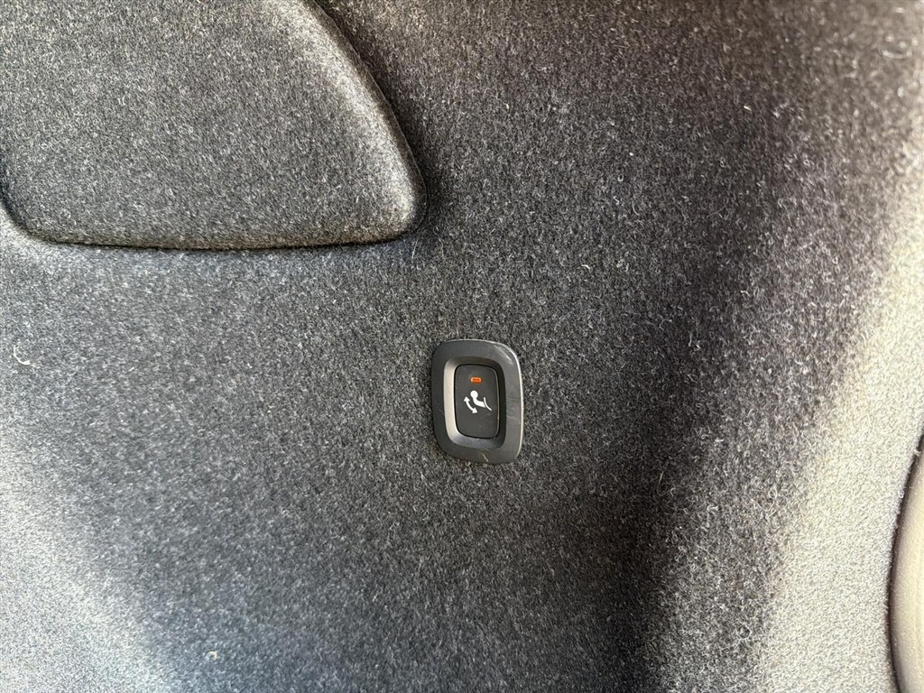 Volvo XC40 Recharge Extended Range Ultimate 252HK 5d Aut. - Image 13