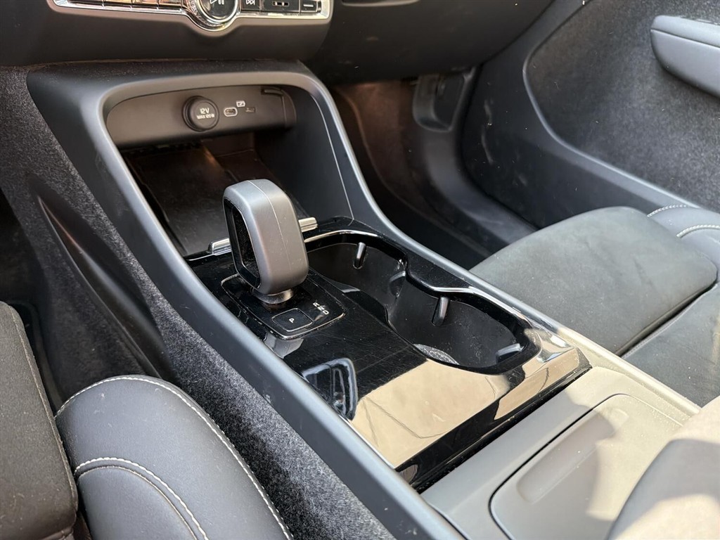 Volvo XC40 Recharge Extended Range Ultimate 252HK 5d Aut. - Image 14