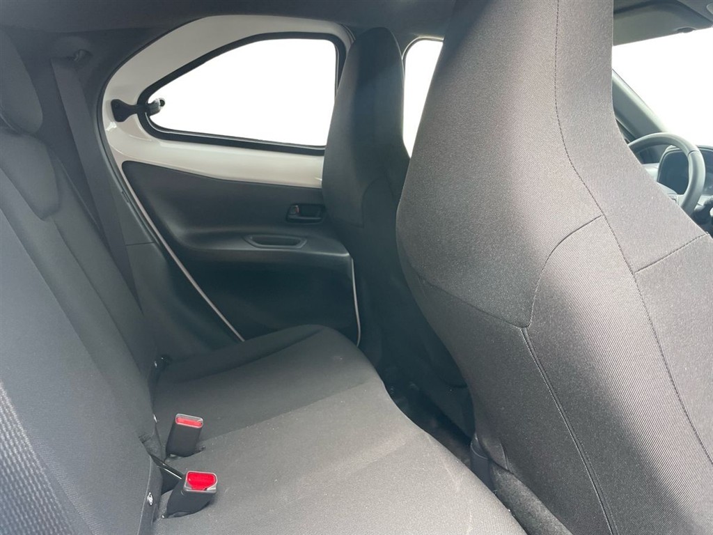 Toyota Aygo X 1,0 VVT-I Active 72HK 5d - Image 16