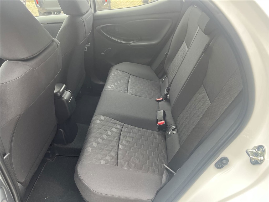 Toyota Yaris 1,5 Hybrid Essential 116HK 5d Trinl. Gear - Image 8