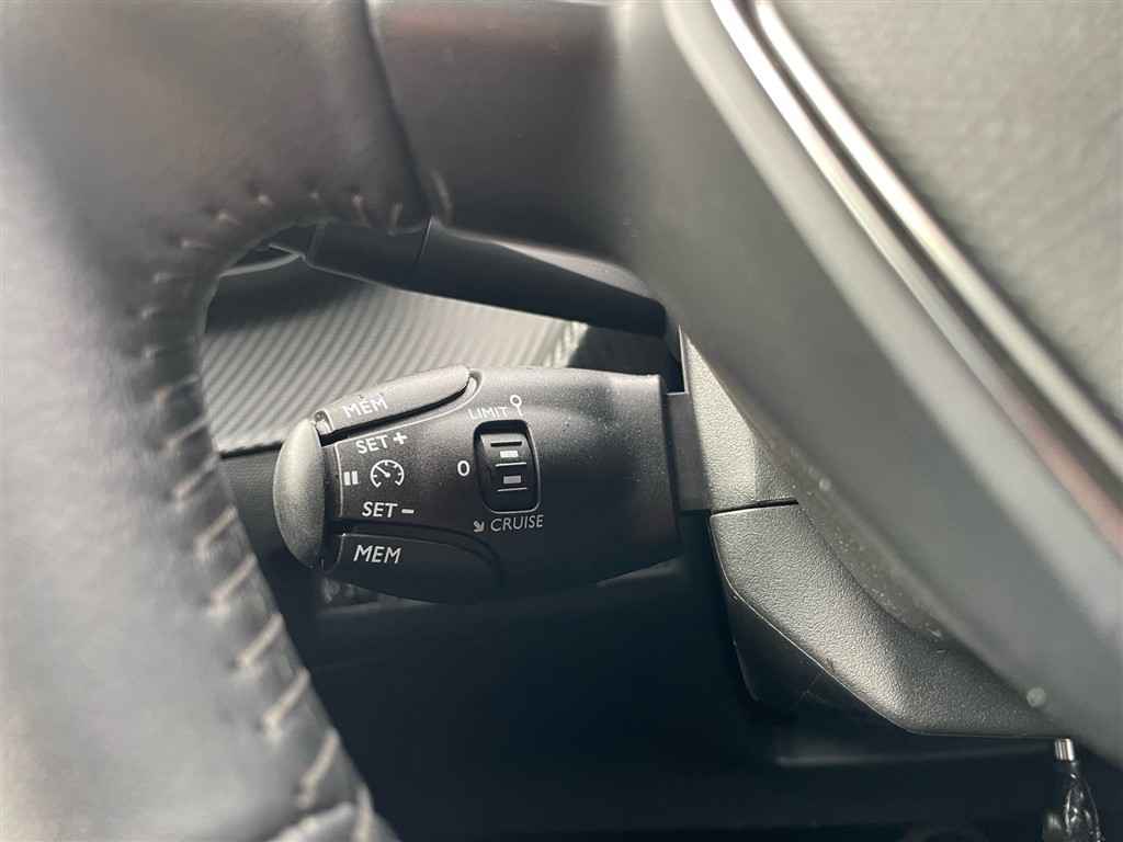 Peugeot e-2008 EL Allure 136HK 5d Aut. - Image 8