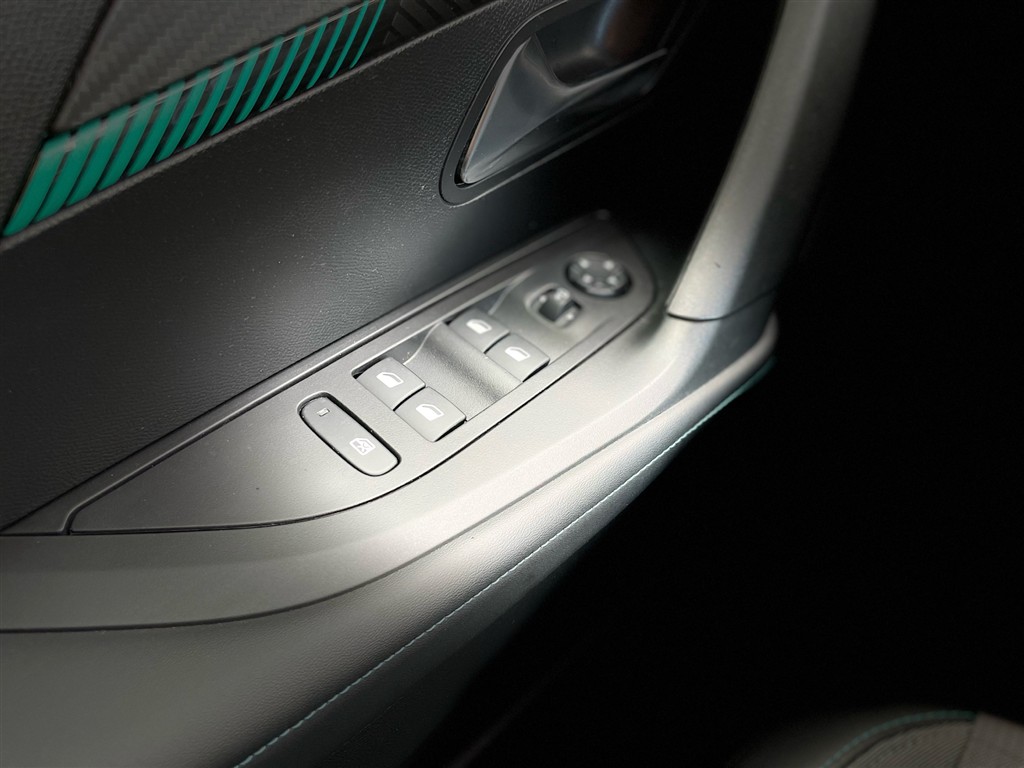 Peugeot e-2008 EL Allure 136HK 5d Aut. - Image 14