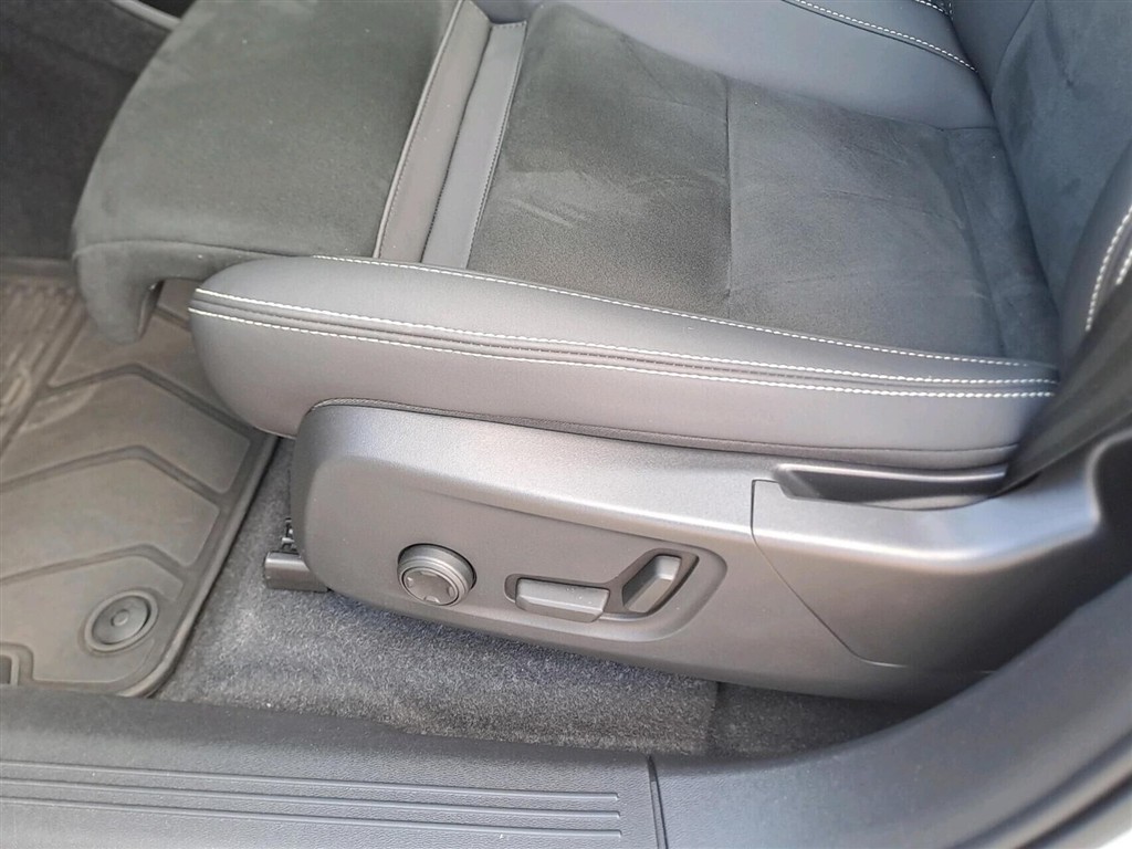 Volvo XC40 P6 Recharge Pro 231HK 5d Aut. - Image 11
