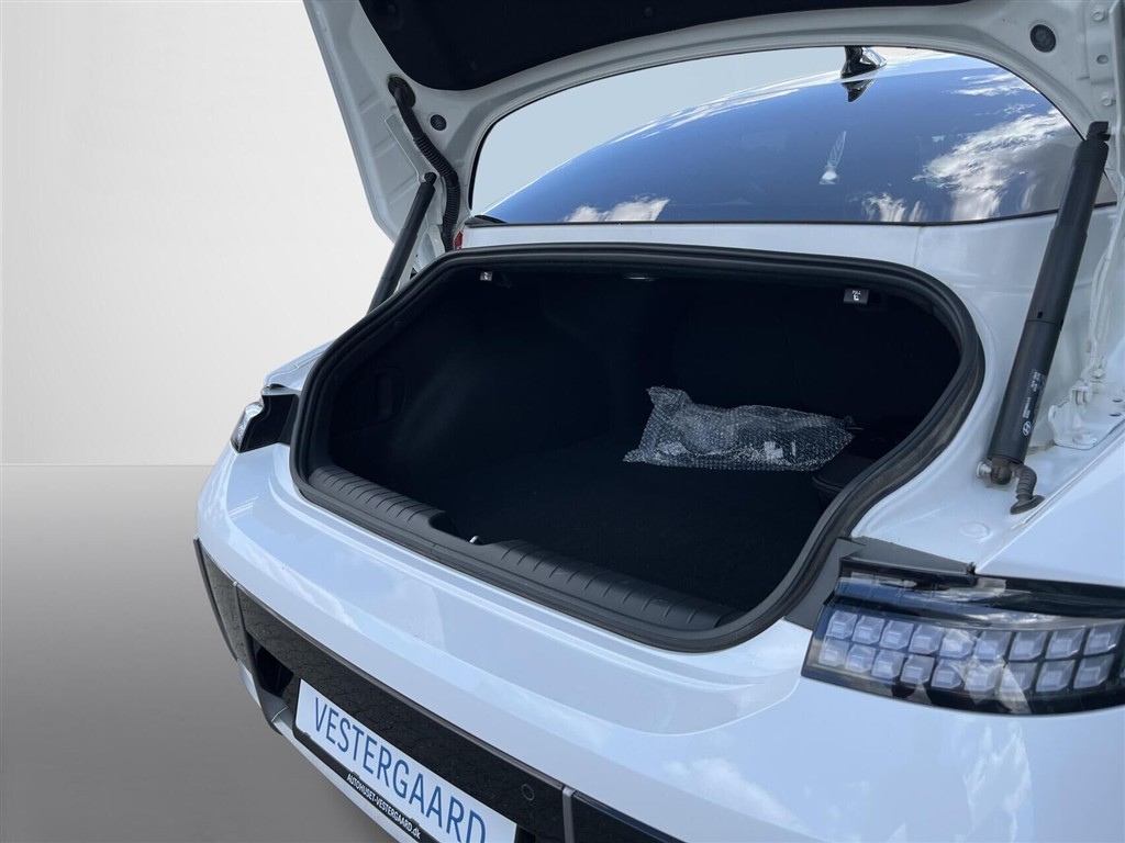 Hyundai Ioniq 6 Electric 77,4 kWh Ultimate 229HK Aut. - Image 9