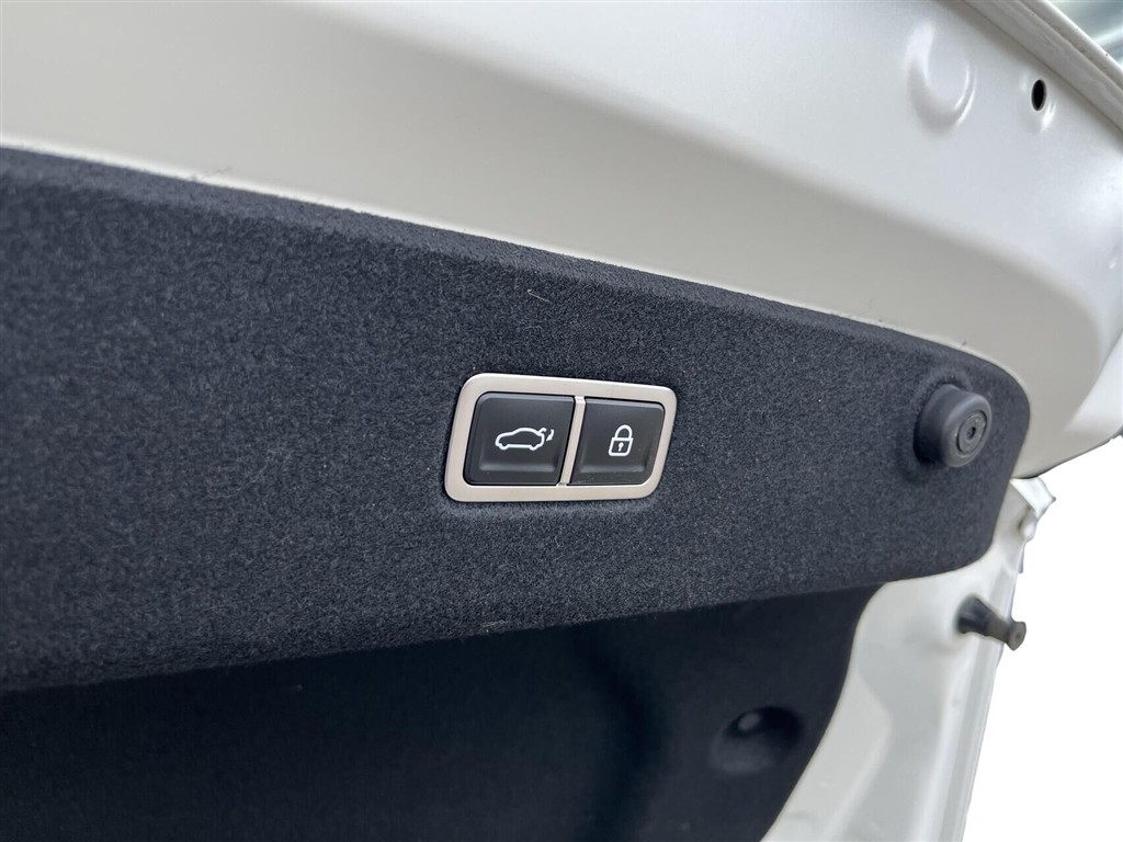 Hyundai Ioniq 6 Electric 77,4 kWh Ultimate 229HK Aut. - Image 10