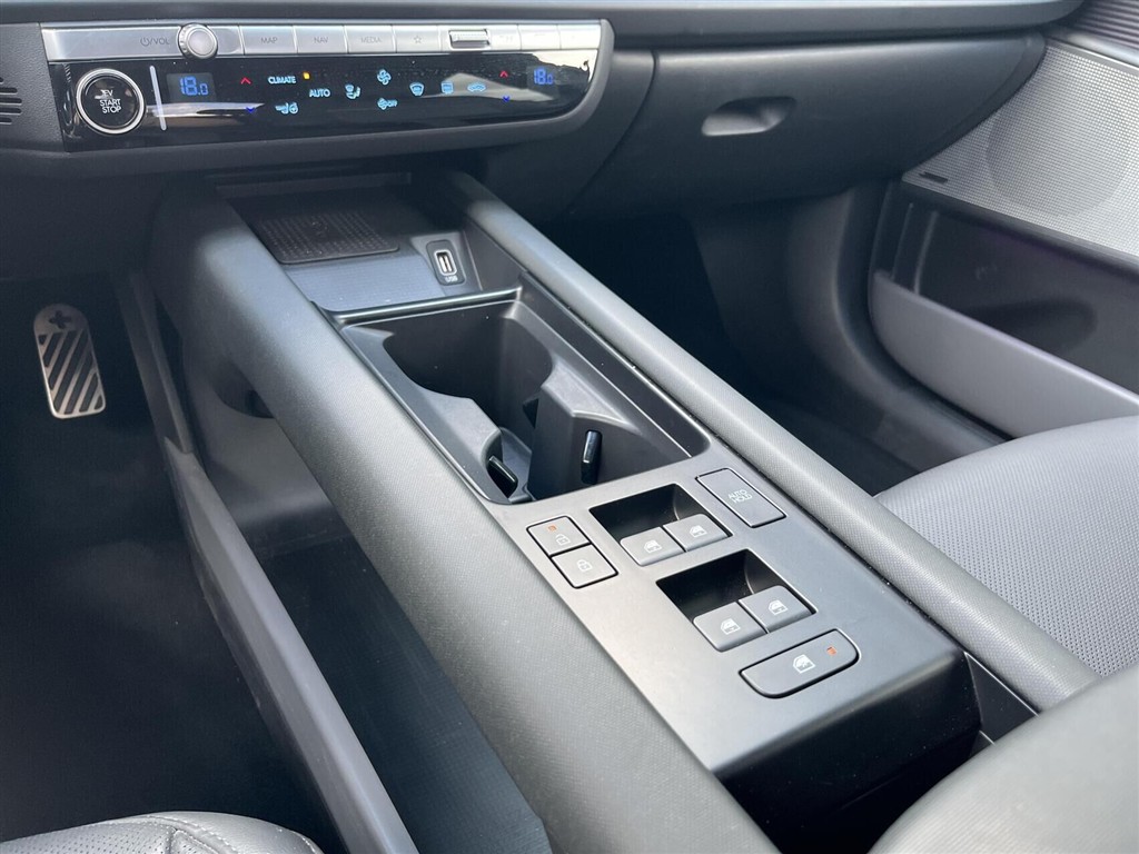 Hyundai Ioniq 6 Electric 77,4 kWh Ultimate 229HK Aut. - Image 12