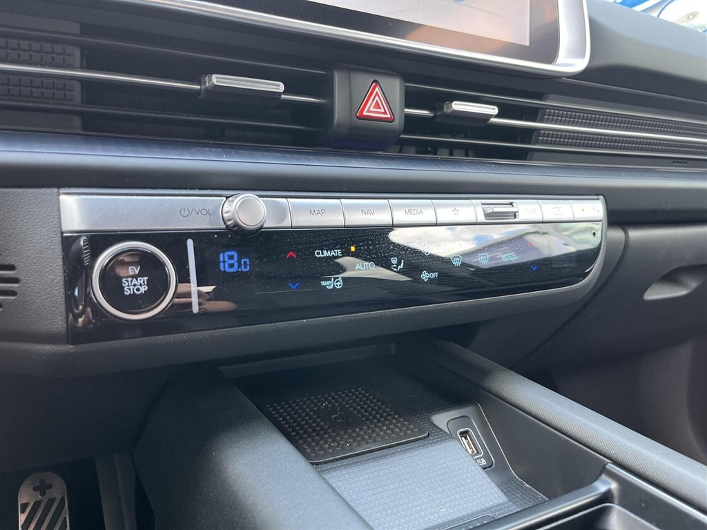 Hyundai Ioniq 6 Electric 77,4 kWh Ultimate 229HK Aut. - Image 13