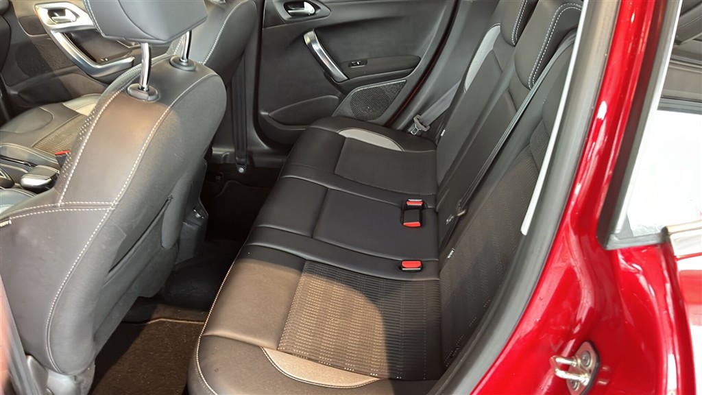 Peugeot 2008 1,2 PureTech Exclusive Plus EAT6 110HK 5d 6g Aut. - Image 7