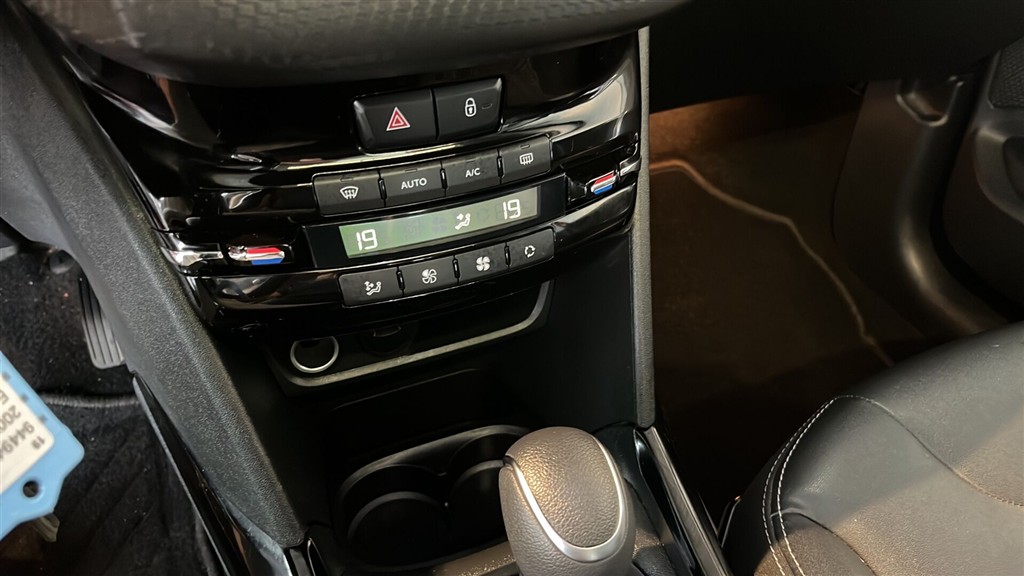 Peugeot 2008 1,2 PureTech Exclusive Plus EAT6 110HK 5d 6g Aut. - Image 10
